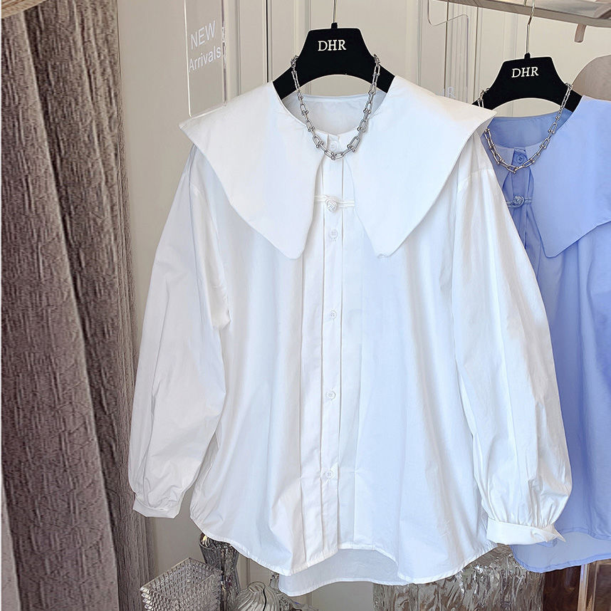 New Chinese-style, button-up, doll-collar, puffed-sleeve long-sleeved shirt for women, with a unique design sense and a 2022 spring trend details Picture