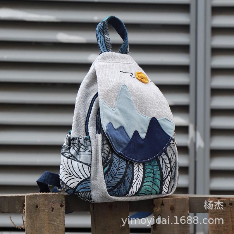 文艺国潮布艺双肩背包休闲小款多层女包风景画帆布旅行包民族特色产品图
