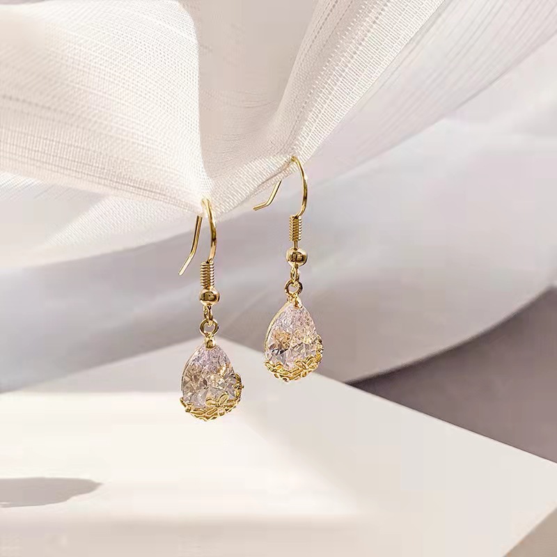 High-end earrings, French romantic water drop crystal earrings, simple and elegant, versatile for women, micro-set zircon earrings