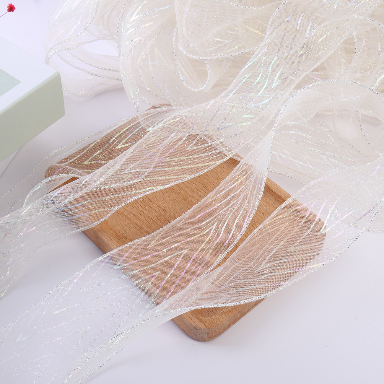In stock: 5cm iride-colored diamond-shaped mesh, overlock, bow hair accessory, shoe flower accessory, ribbon material, fishtail yarn Application Scenario