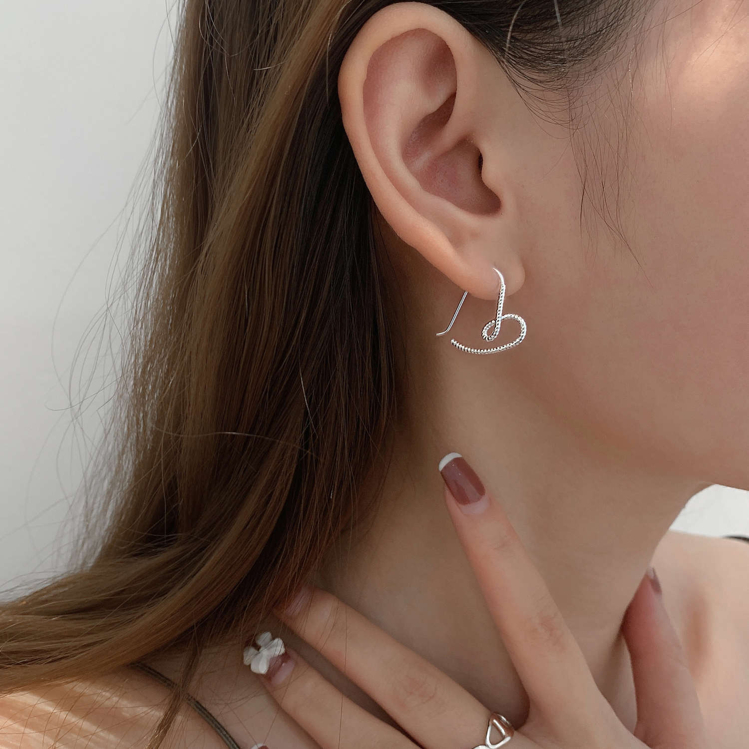 The new 2021 style of the "Twisted heart-shaped opening welded heart-shaped stud earrings" with a minimalist design and a cool style for women details Picture