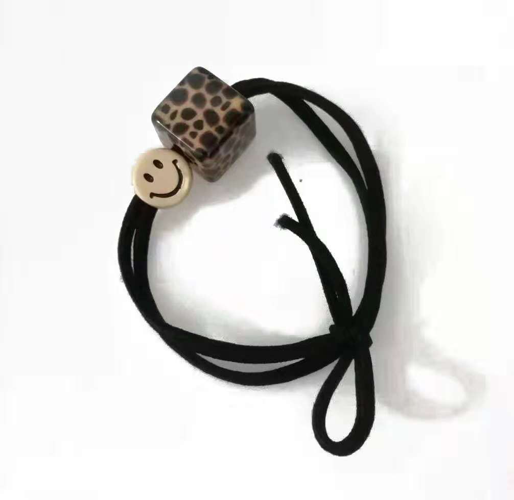 Leopard print hair tie, square smiley face leather band and leather cover, Korean style hair band, high elasticity hair tie, two-yuan store hair accessory Item Picture