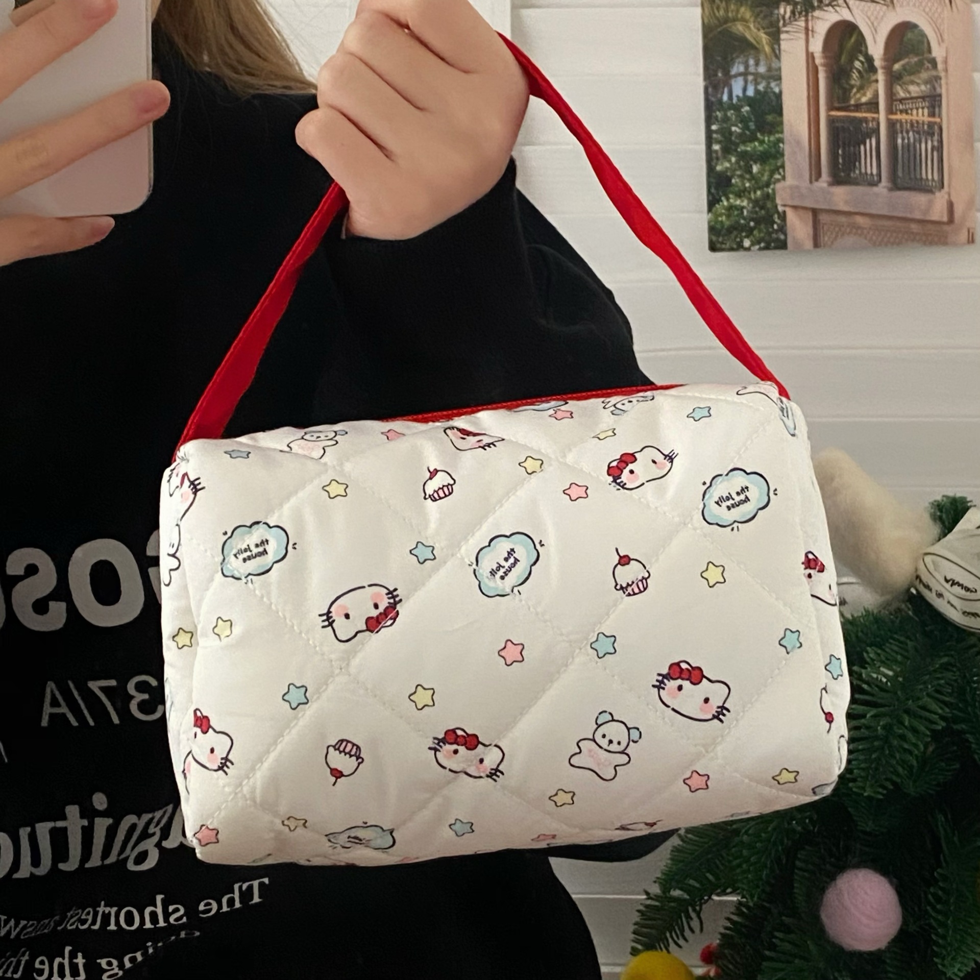 Cat large-capacity hand-held makeup bag 2025, new portable storage bag, toiletry bag, three-dimensional super cute handbag Application Scenario
