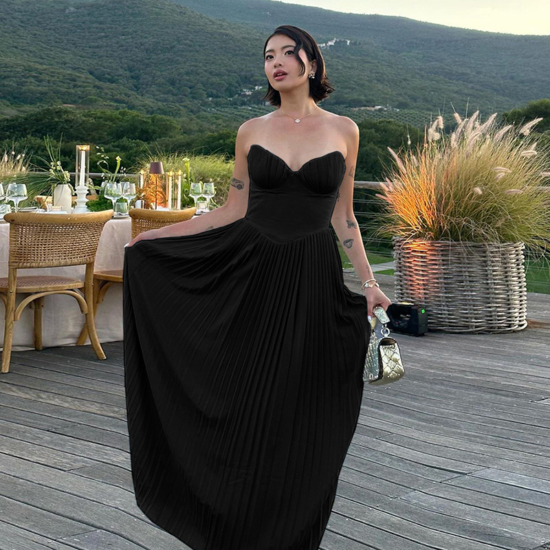 European and American style summer 2024 new V-neck pleated dress strapless long dress slimming backless dress for women Application Scenario