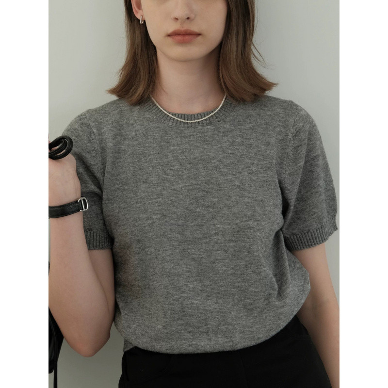 A simple and niche round-neck grey short-sleeved knitted sweater for spring and summer, a versatile retro commuting T-shirt and sweater top, a must-have for women Specification image