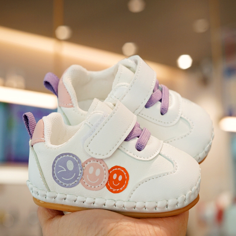 婴儿步前鞋实物图
