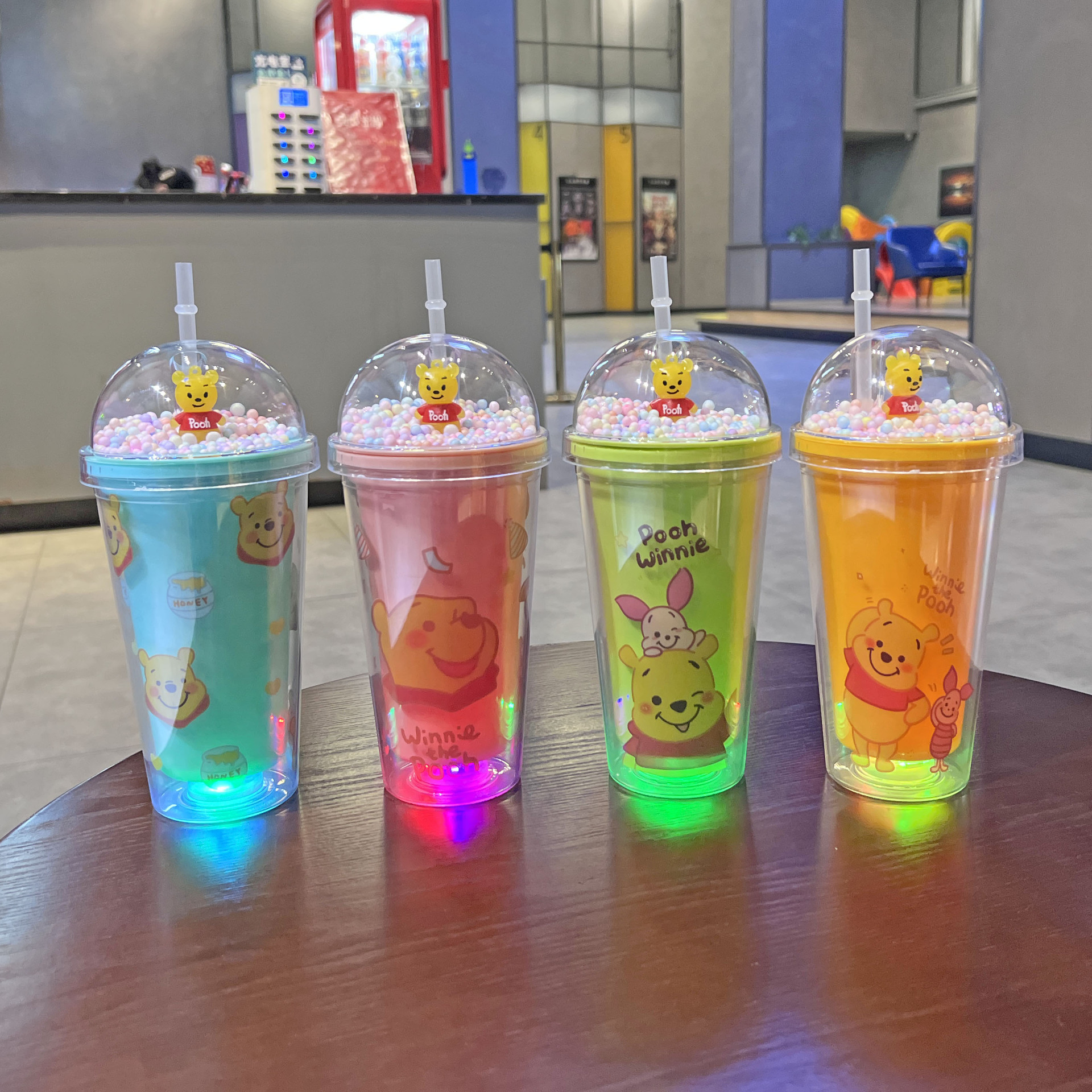 跨境新款夏季冰裂碎冰杯批发双层塑料杯创意高颜值卡通小熊吸管杯