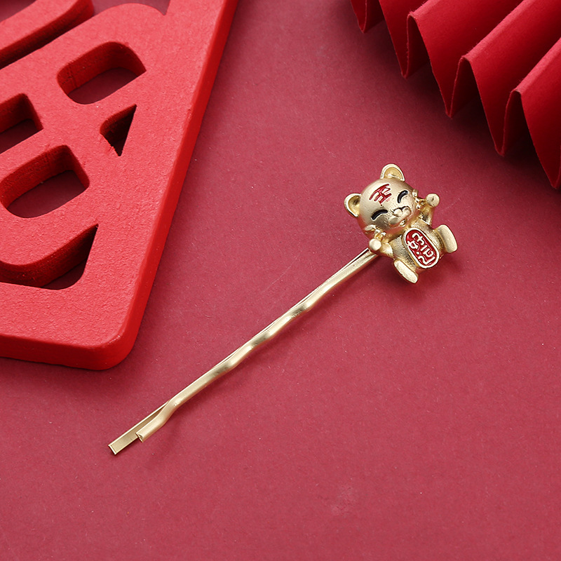 New National Tide New Year This Year Girl Playful Tiger Cartoon Matte Gold Net Red Side Hair Card Cute Bangs Clip Specification drawing