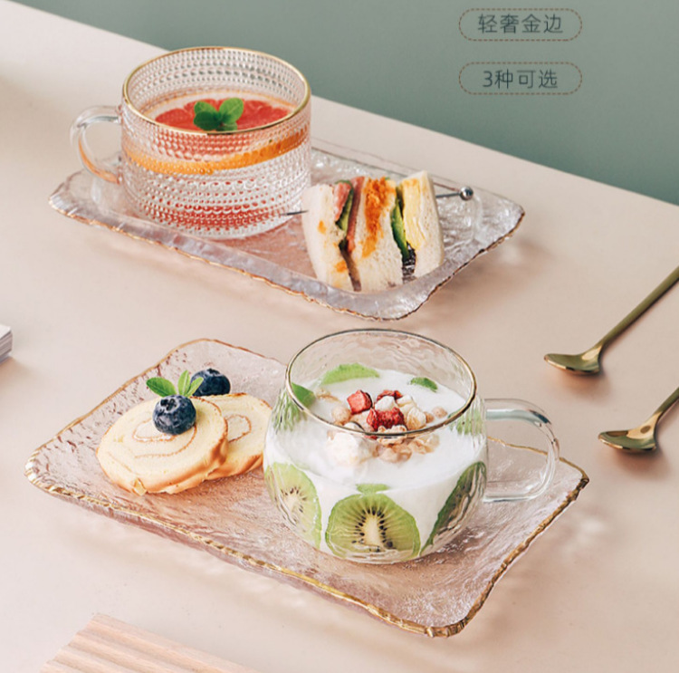 Glass dishes and dishes