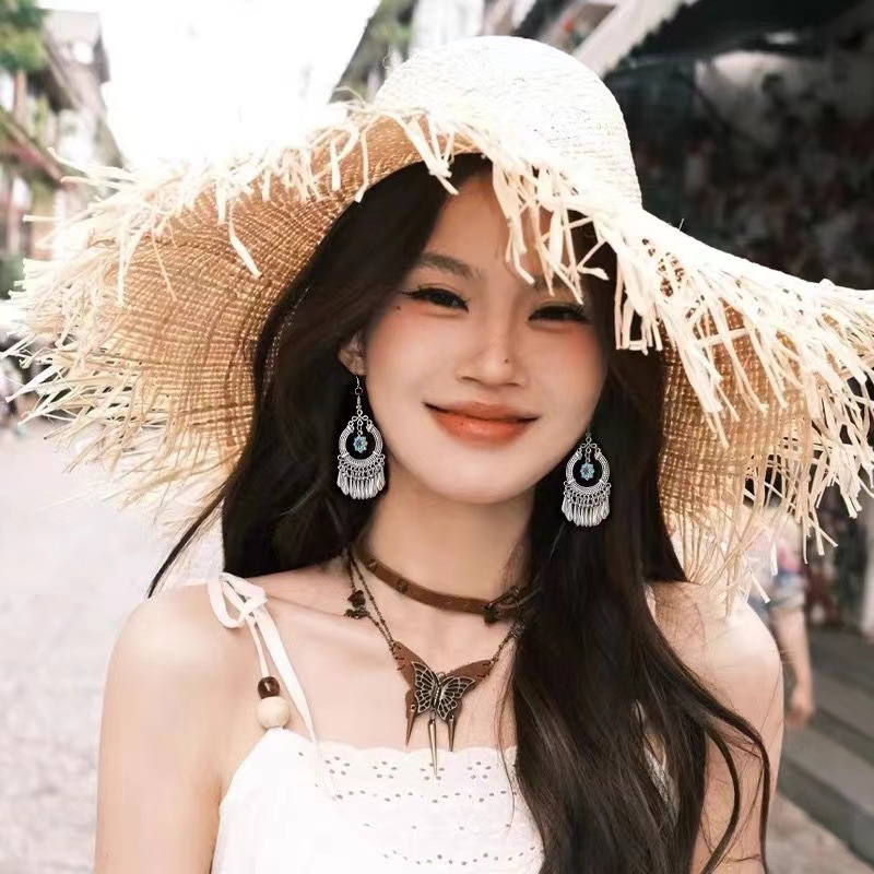 Hot-selling exotic style earrings, retro, artistic, classical and elegant ear hooks, versatile, hollowed-out fashionable tassel pendant earrings details Picture