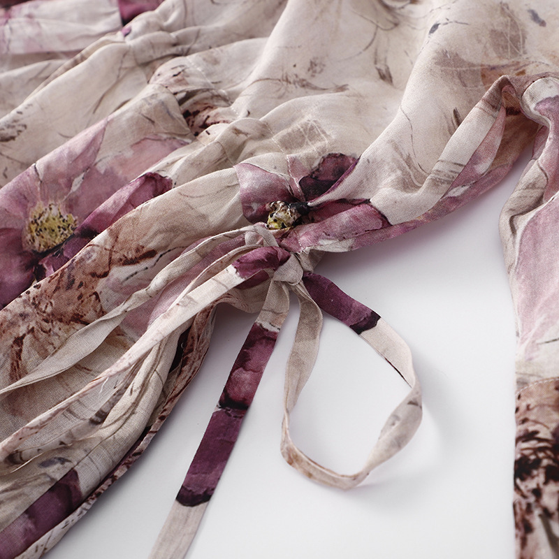 A trendy and retro five-sleeved dress for women in the summer of 2025, featuring loose printed round-neck and cinched waist Application Scenario