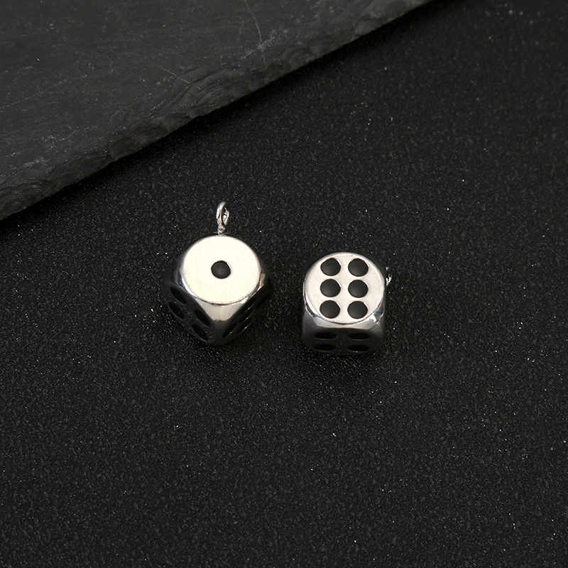 Cross-border simple dice pendant, DIY keychain pendant, stud pendant, zinc alloy colored bracelet, necklace material