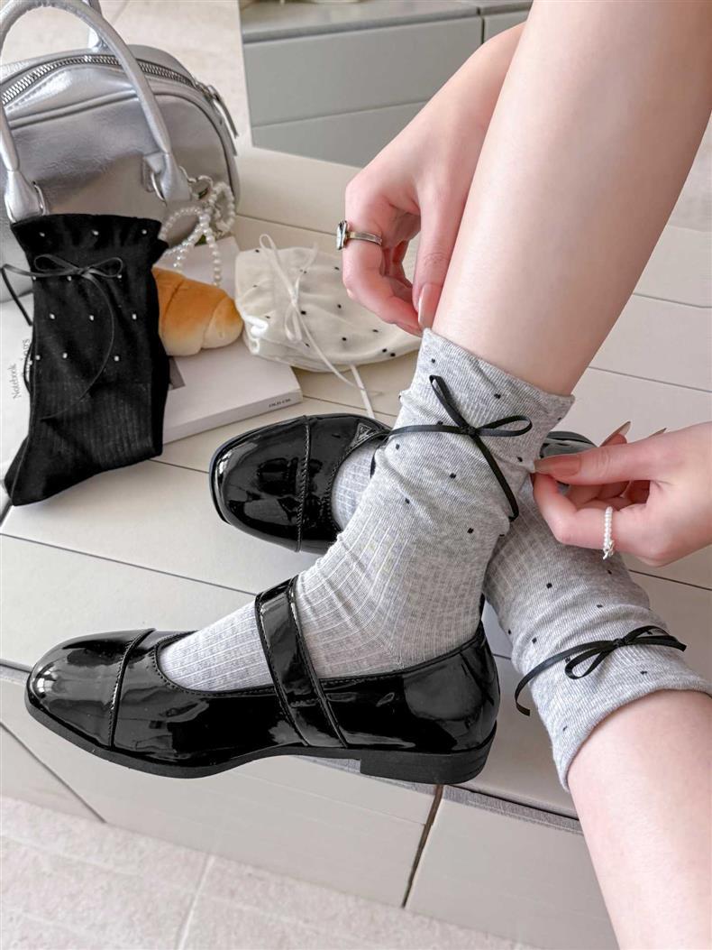 Calcetines stand one piece daihair nuevos calcetines de encaje daihair heap heap calcetines para mujeres estilo de pasarelas de nicho letras medias medias dongdaemun calcetines de moda one piece daihair pic 12