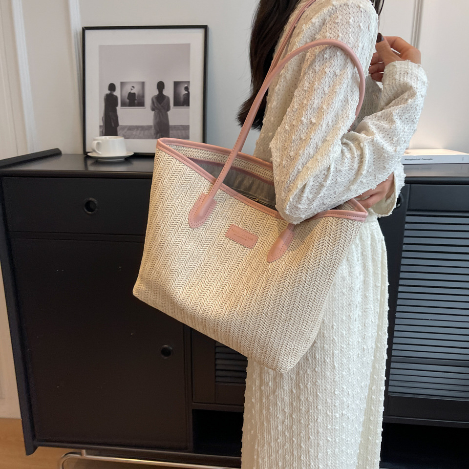 Summer straw woven large-capacity bag for women, 2025 new style, niche and versatile woven bag, stylish commuting single-shoulder tote bag