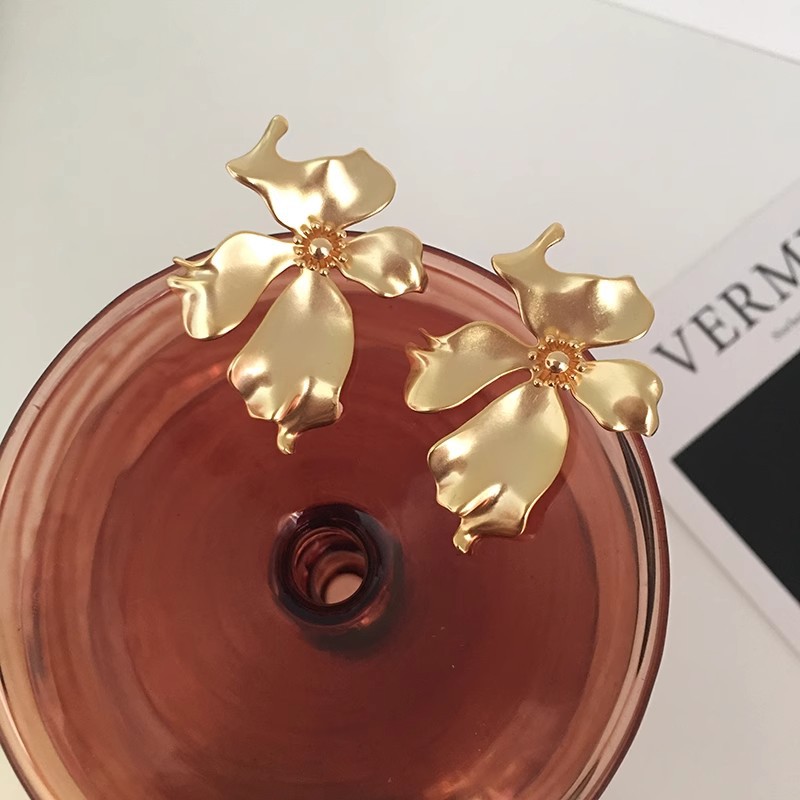 饰品/耳饰/耳钉/珍珠耳环/滴油细节图