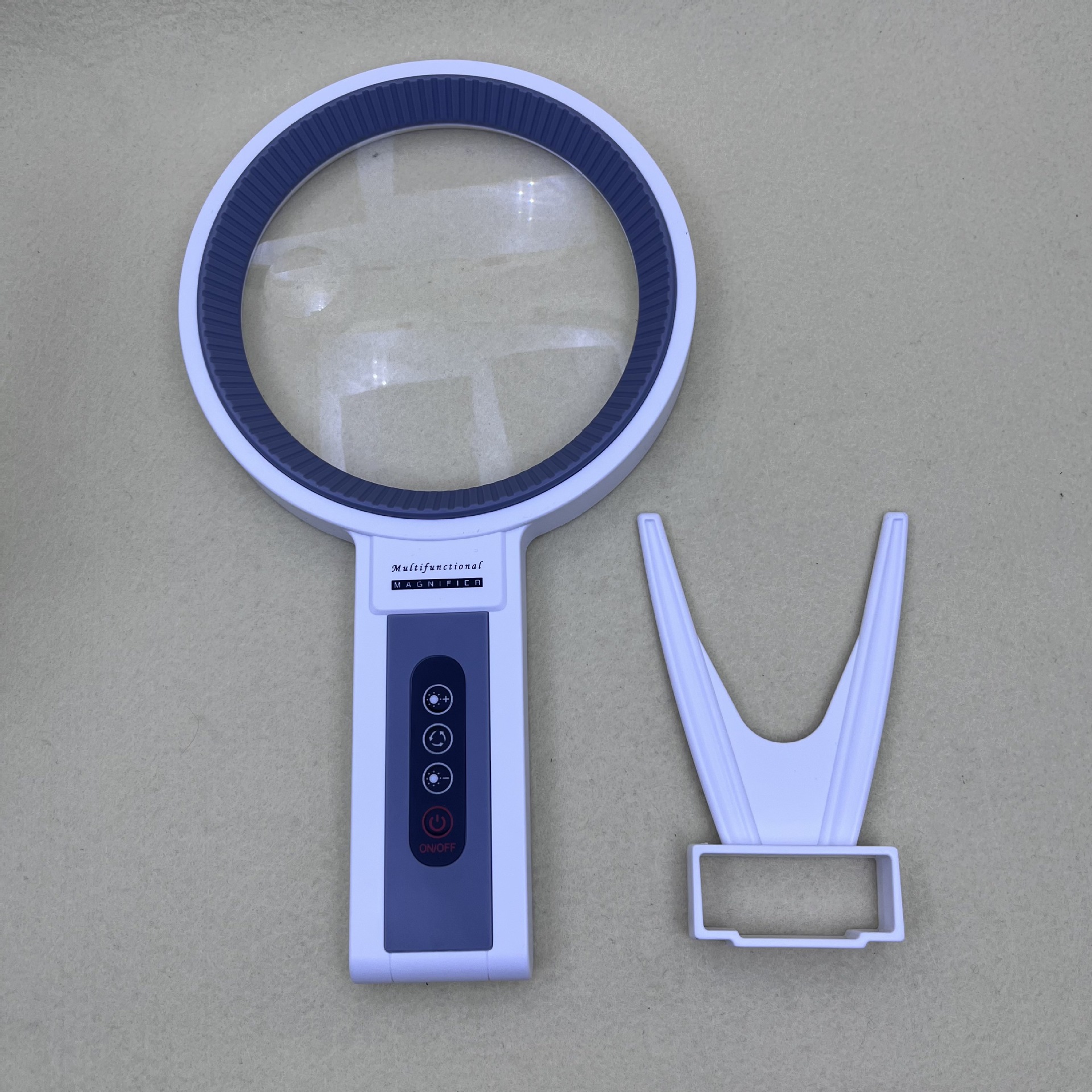 Rechargeable 135mm large diameter with 34 LED lights, three-color light source brightness reading, handheld desktop magnifying glass Application Scenario