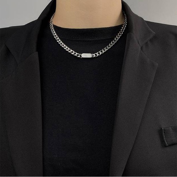 Cross-border titanium steel Cuban chain necklace, men's high-end chain, men's simple and versatile sweater chain, niche plain chain accessory details Picture