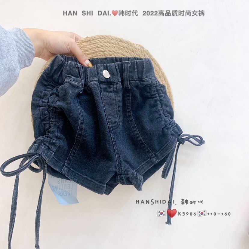 2022 Summer New children's pants, girls' denim shorts, summer Korean style children's summer pants, drawstring denim hot pants details Picture