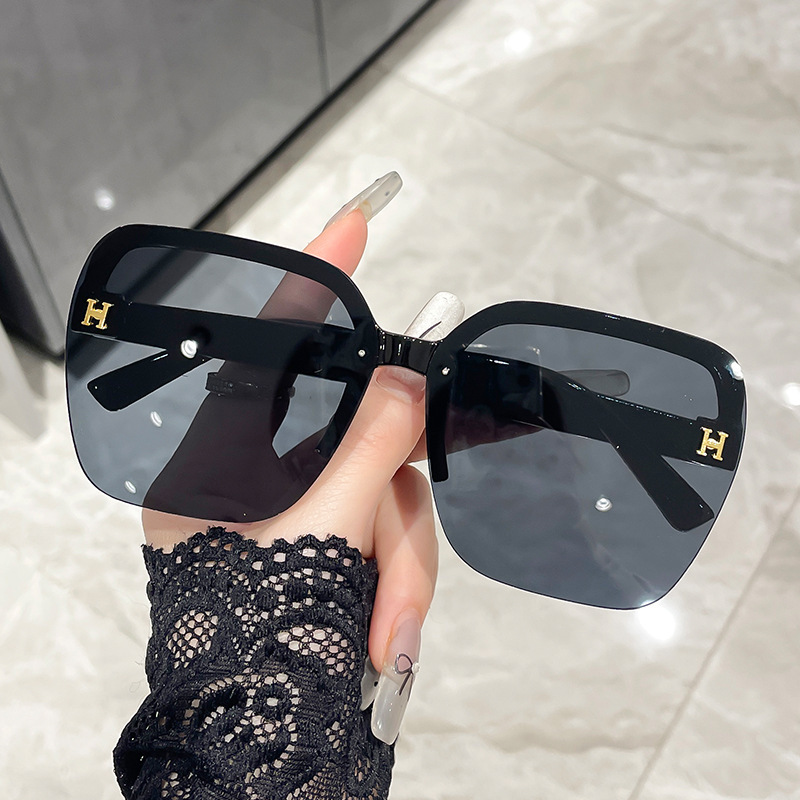 High-end frame, sun protection, slimming, high-definition sunglasses, fashionable chanel-style, UV protection and sunshade glasses Application Scenario