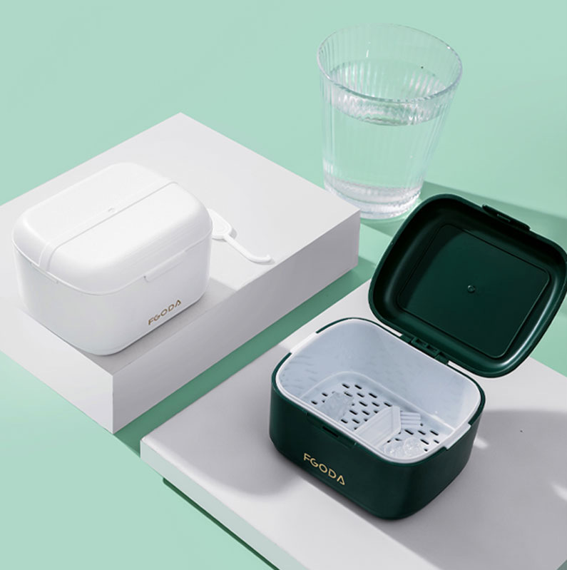 Double-layer portable lid, hollowed-out water-draining invisible braces storage box, orthodontic retainer cleaning box, denture box details Picture