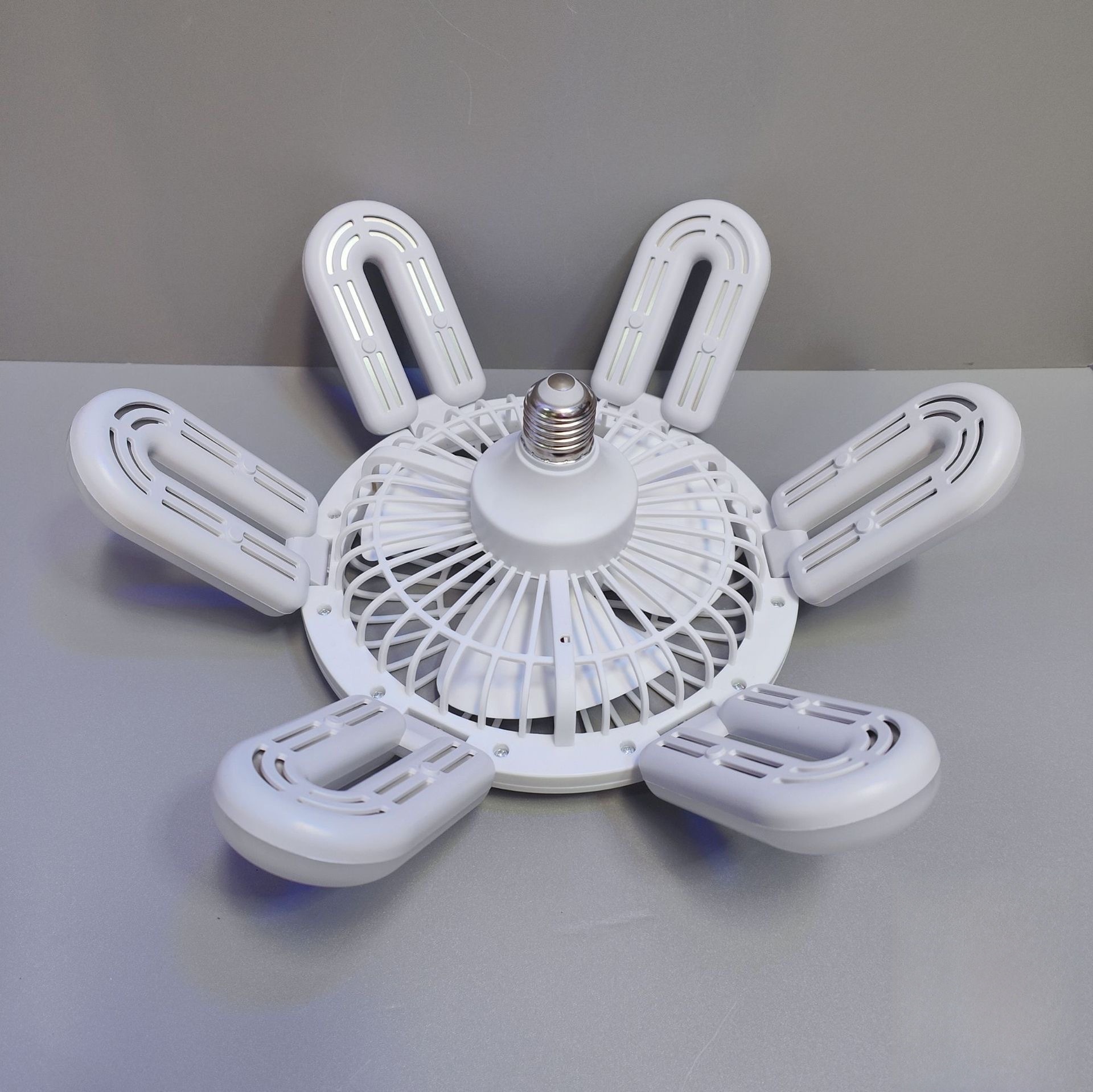 Silent electric fans for home bedrooms, kitchens and bathrooms details Picture