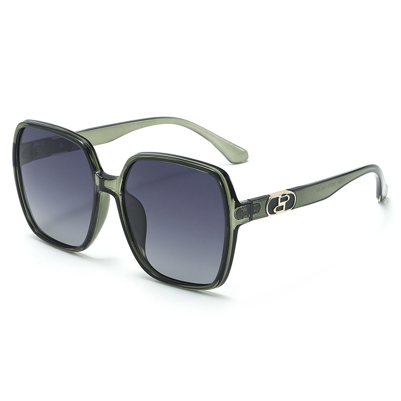 New TR90 polarized sunglasses, European and American fashion retro sunglasses, women's trendy UV protection, driving glasses for men Application Scenario
