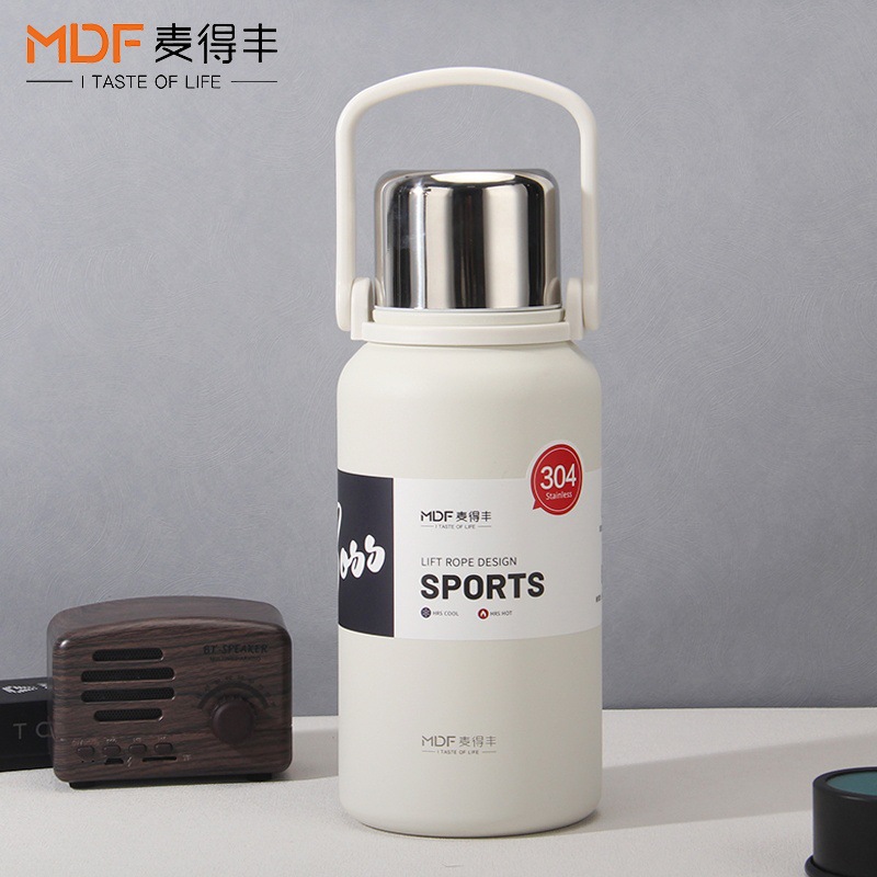 运动水壶实物图