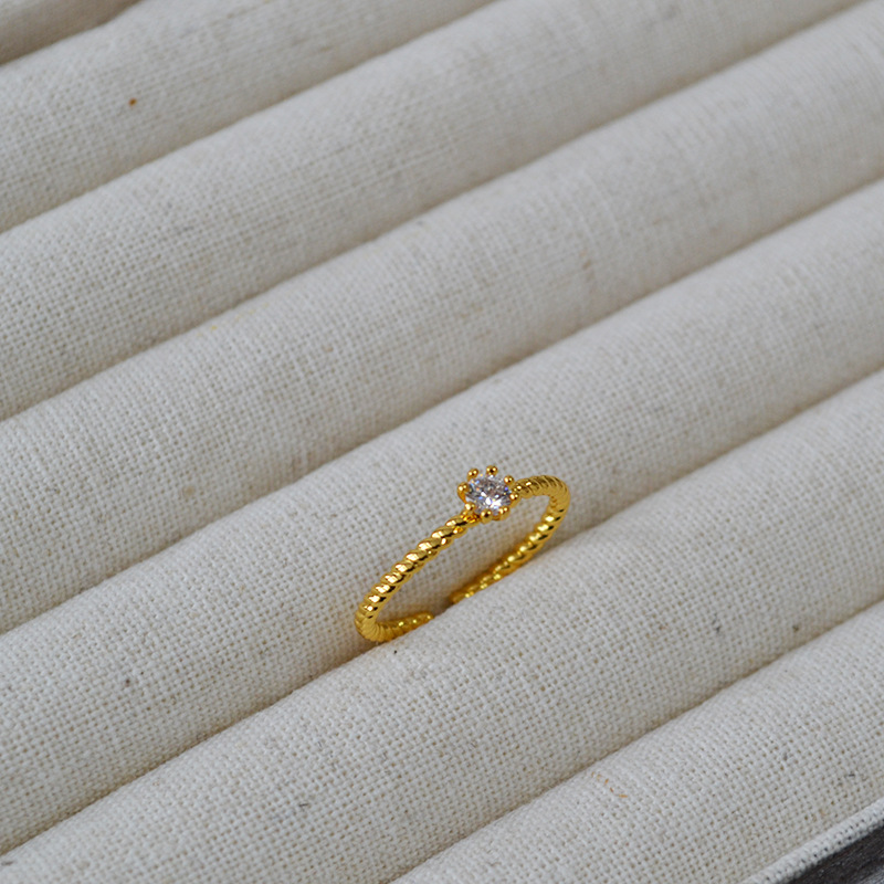 A small and simple Japanese and Korean brass gold-plated twist eight-prong ring with zircon flash diamonds and adjustable opening for the index finger ring Application Scenario