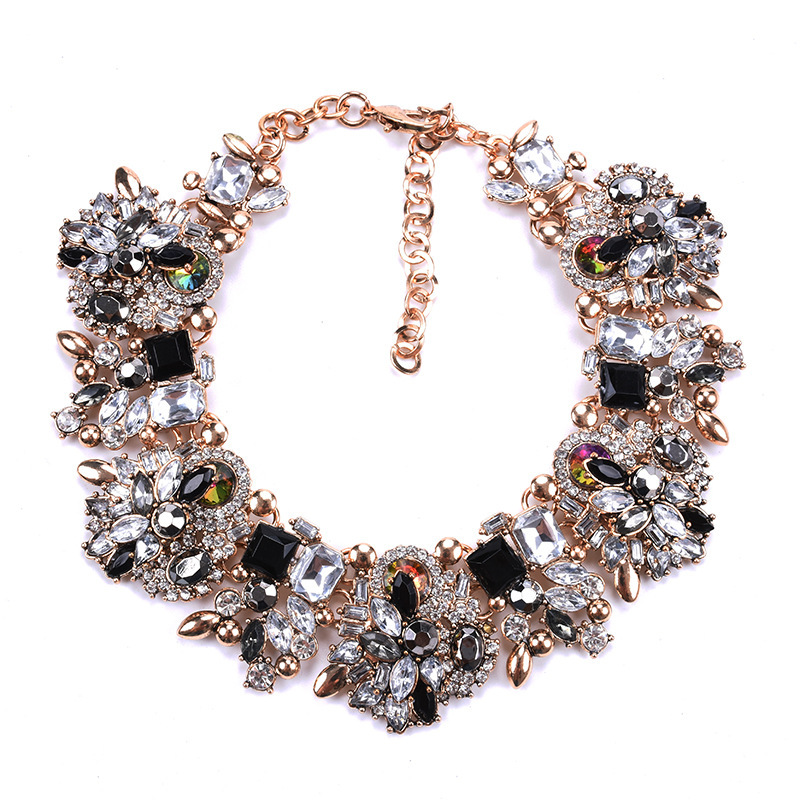 European and American short necklaces, women's fashion accessories, full diamonds, exaggerated floral necklaces, clothing accessories, one-piece consignment Application Scenario