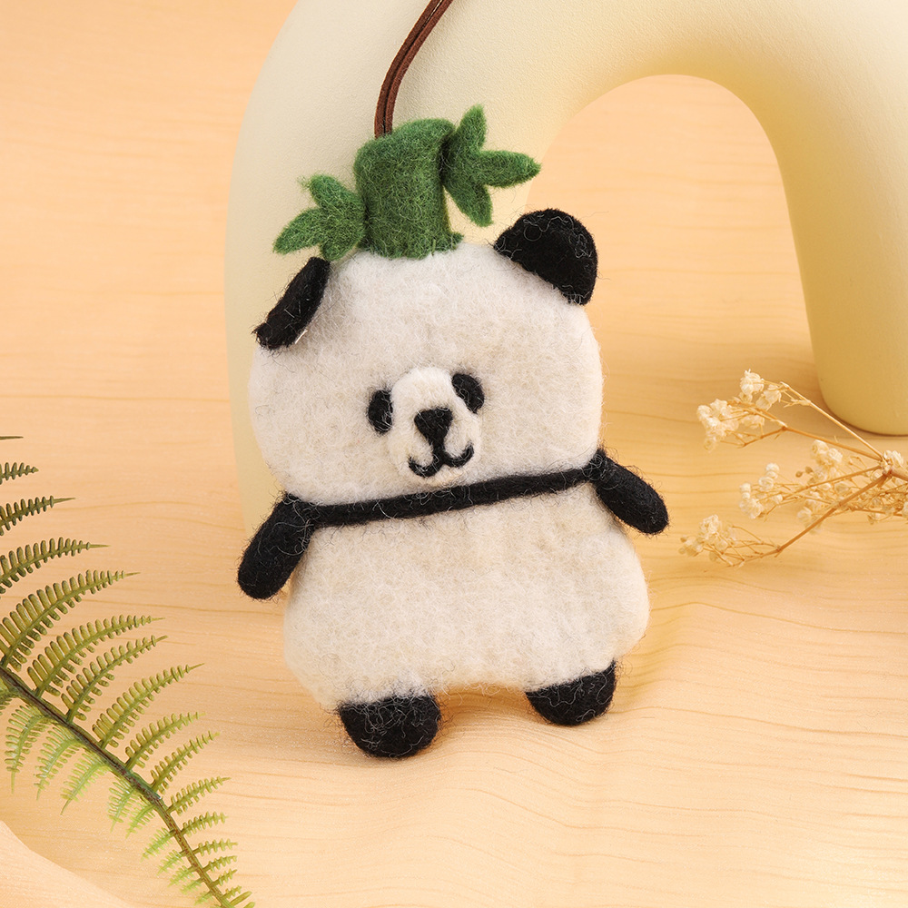 Handmade wool felt key case, panda key chain, wool felt doll key chain, Ins-style hanging decoration key chain Specification image