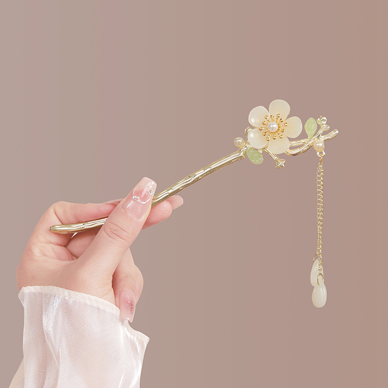 Chinese-style and trendy high-end metal tassel hairpins, women's ancient-style cheongsam and Hanfu hairpins and headwear, Chinese-style horse face skirts, hair hairpins and accessories Specification image