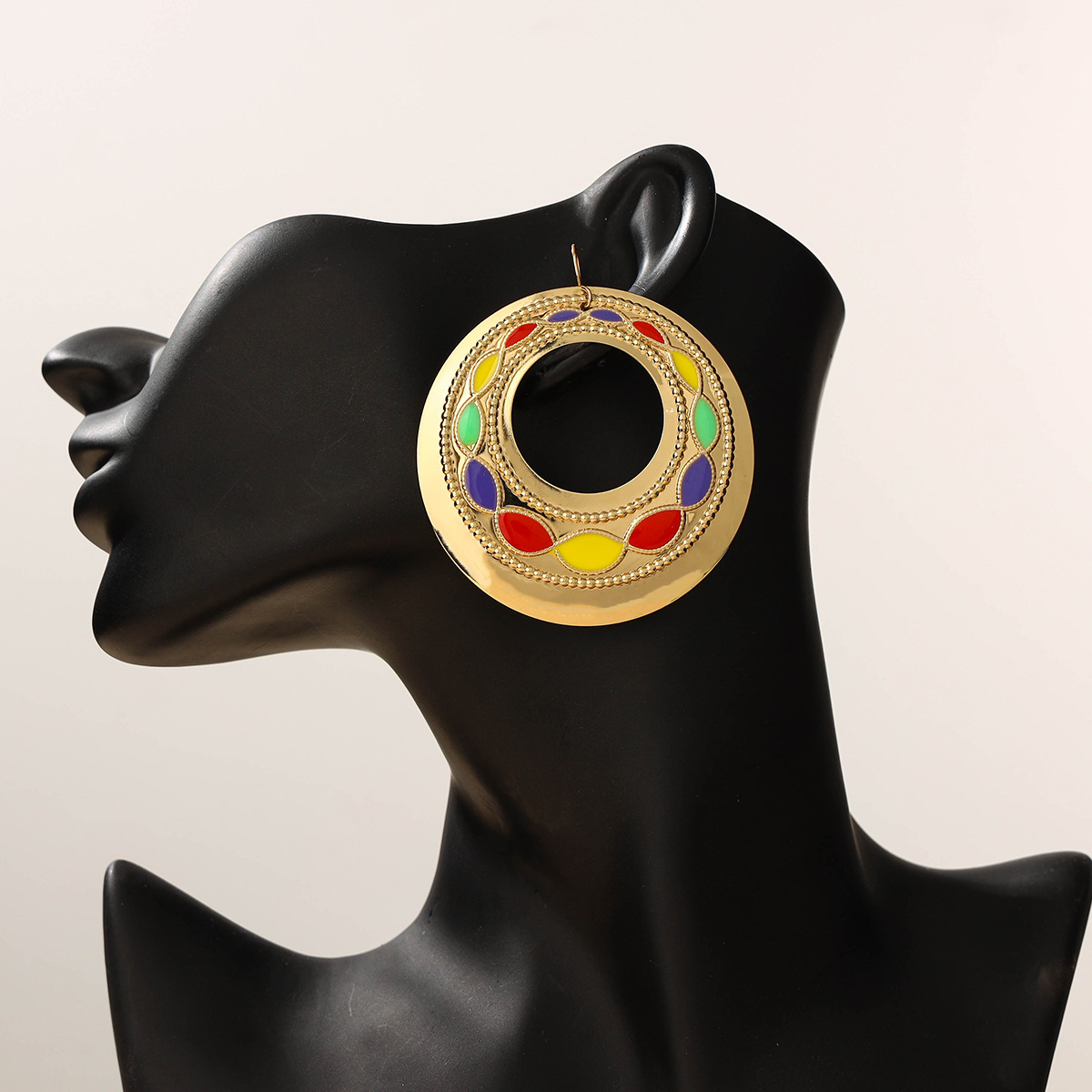 Europe And The United States Exaggerated Personality Plated 18K Gold Ear Hanging Middle Atmosphere Water Drop Ear Clip Vintage Pattern Set Jewel Earrings Application Scenario