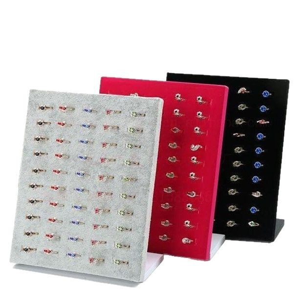 كشك لخاتم دوار في متجر لبيع المجوهرات الزيتية Item Picture