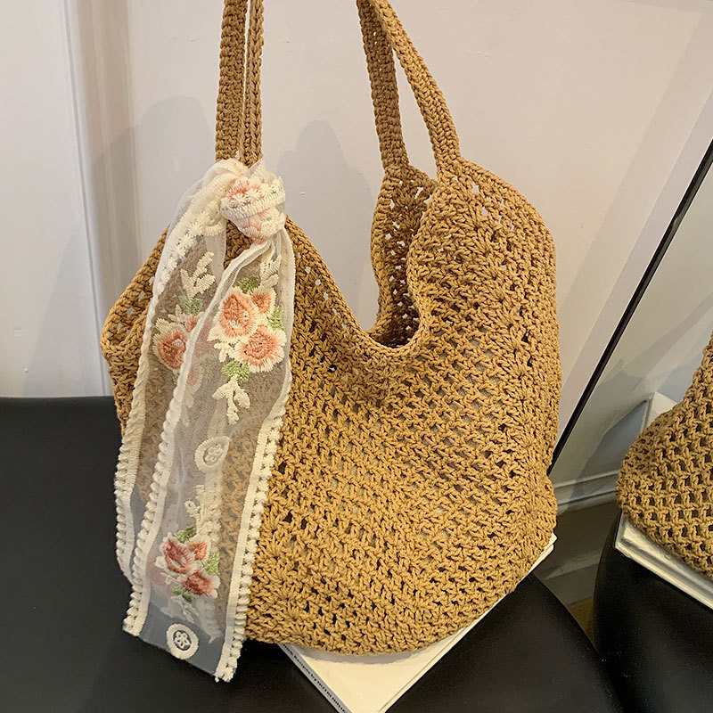 This spring and summer, the best-selling items are the artistic and fresh hollowed-out woven tote bag and the large-capacity single-shoulder bag with a casual vacation style details Picture