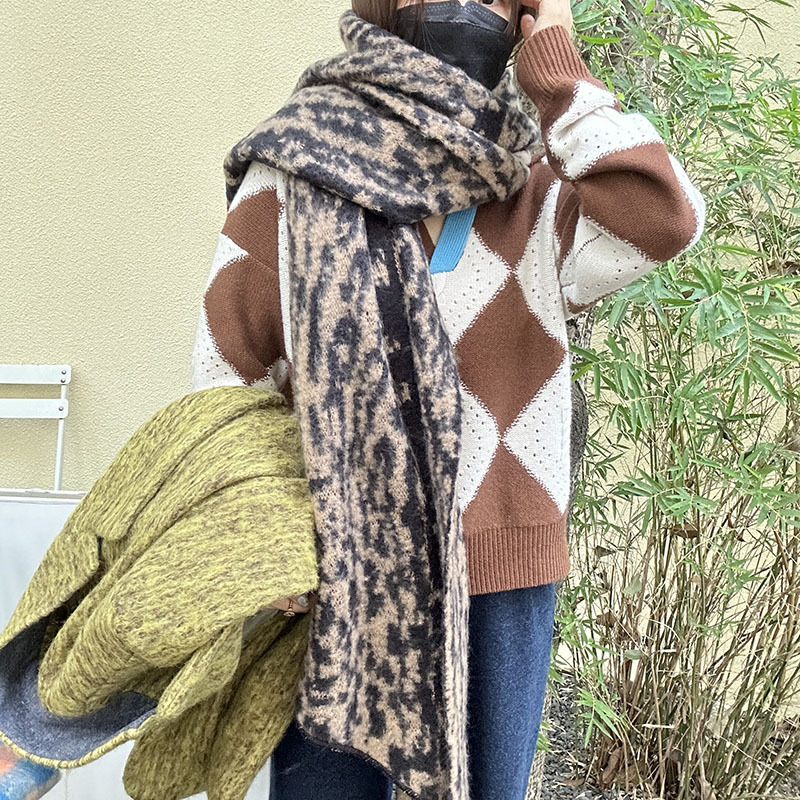 Factory Wholesale Korean Version Autumn And Winter Warm Wear With All Soft Knitted Plush Thickened Shawl Leopard Print Scarf Application Scenario