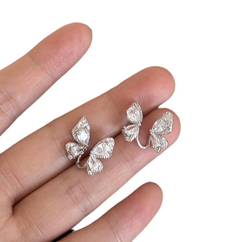 Lujo ligero nichos circonitas pendientes de mariposa verano de alta calidad sentido único aretes diseño de mujer sensación de frío y aire accesorios de oído Item Picture