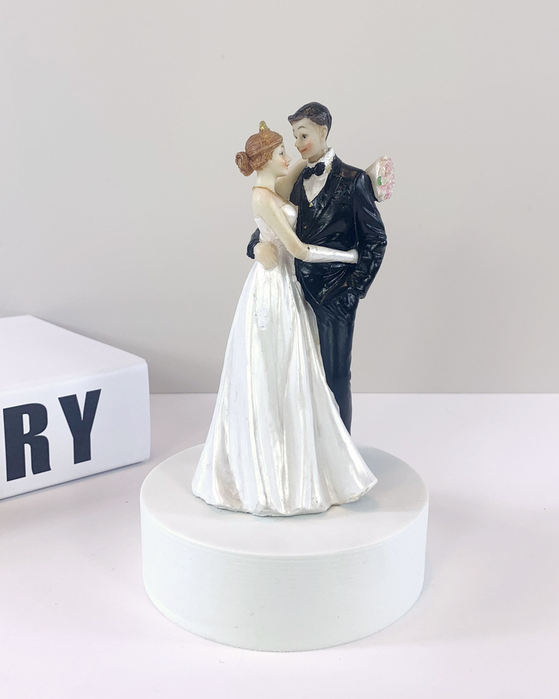 新郎新娘树脂婚礼摆件甜品台蛋糕装饰结婚纪念品婚庆人偶情侣礼物