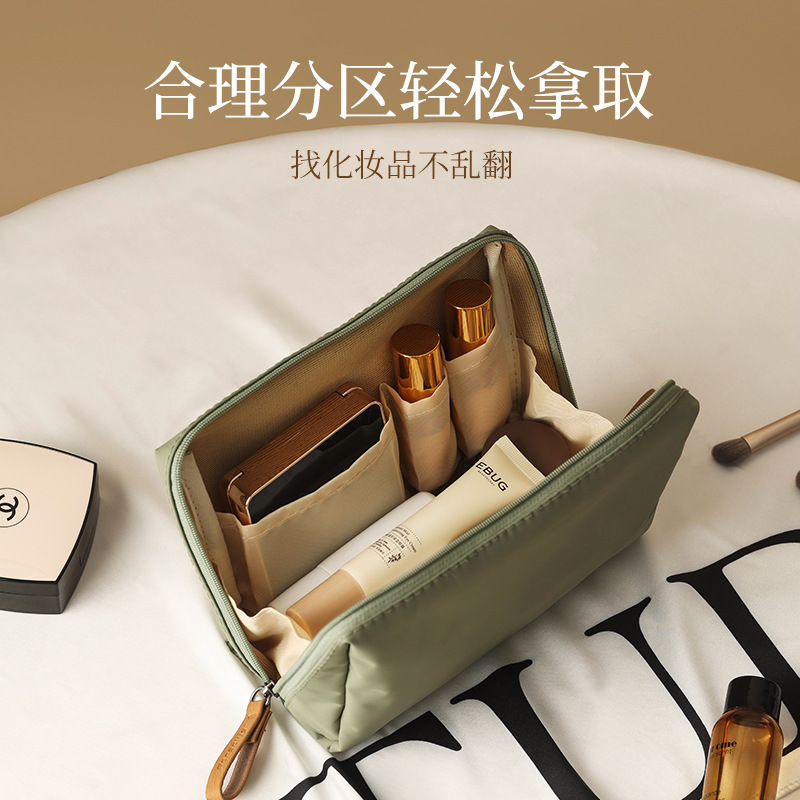 Mini Red Envelope Makeup Bag Portable Makeup Storage Bag Simple Waterproof Travel Storage Bag Hold Bag Application Scenario