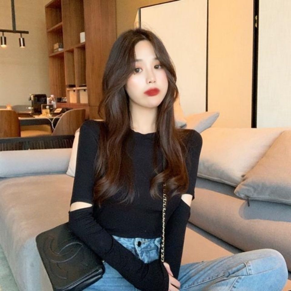 The 2022 autumn new Korean-style fashionable design round-neck long-sleeved T-shirt with an inner top and a ripped base layer for women Item Picture