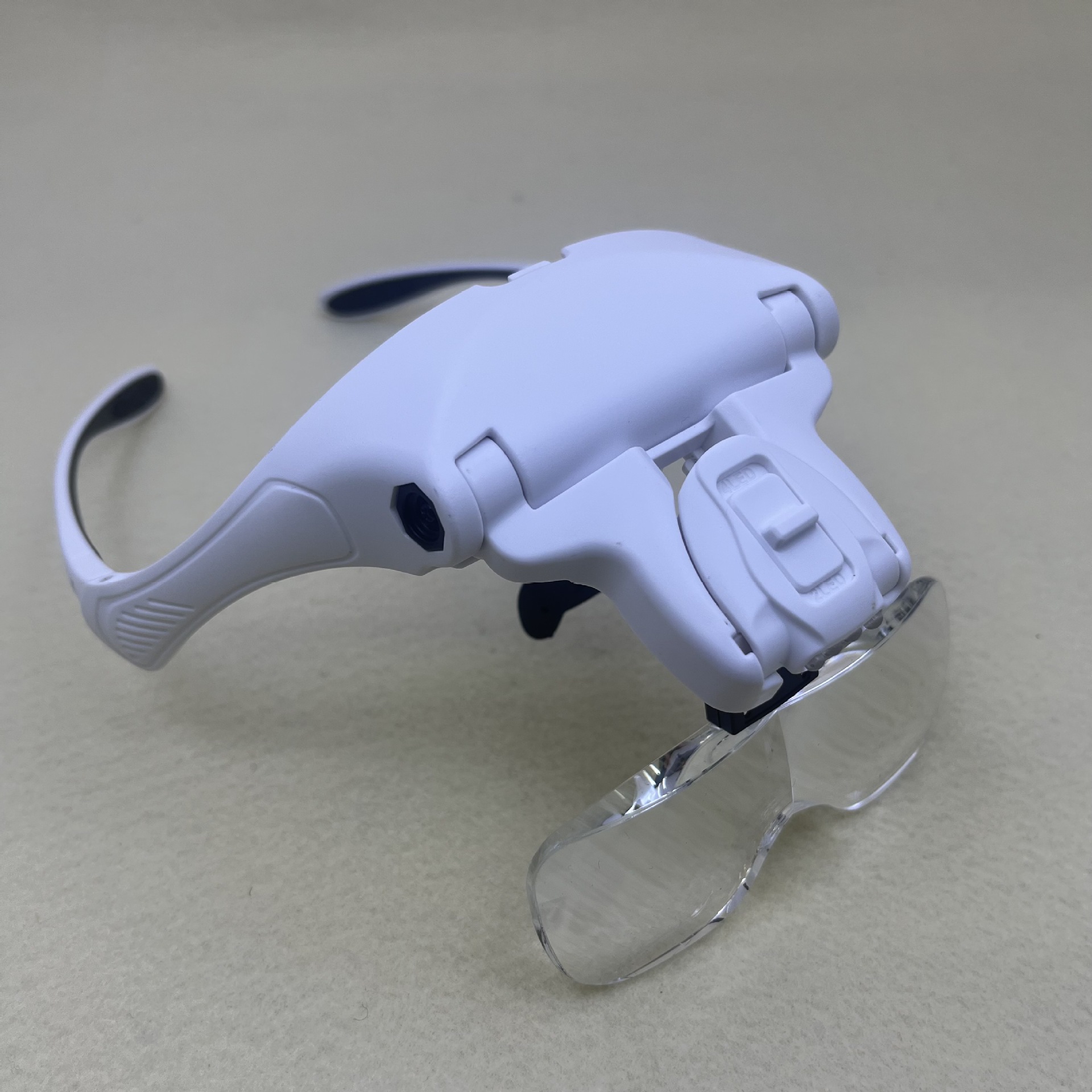 Wholesale of the new 9892B2B head-mounted glasses magnifying glass with 4LED battery and 5 sets of lenses on cross-border Amazon Item Picture