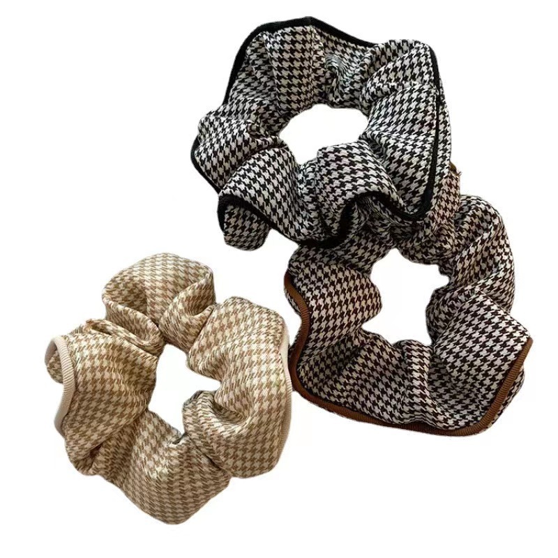 The new Korean version of the thousand-bird checkered style adult large intestine hair band is simple and won't hurt the hair. The checkered fat intestine band is a popular hair accessory for women Item Picture