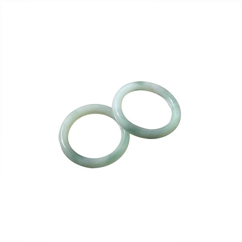 The same style of rough Dingdang bracelet on Xiaohongshu, fashionable ice-transparent glass imitation jade bracelet, white moonlight bracelet, simple accessory Item Picture