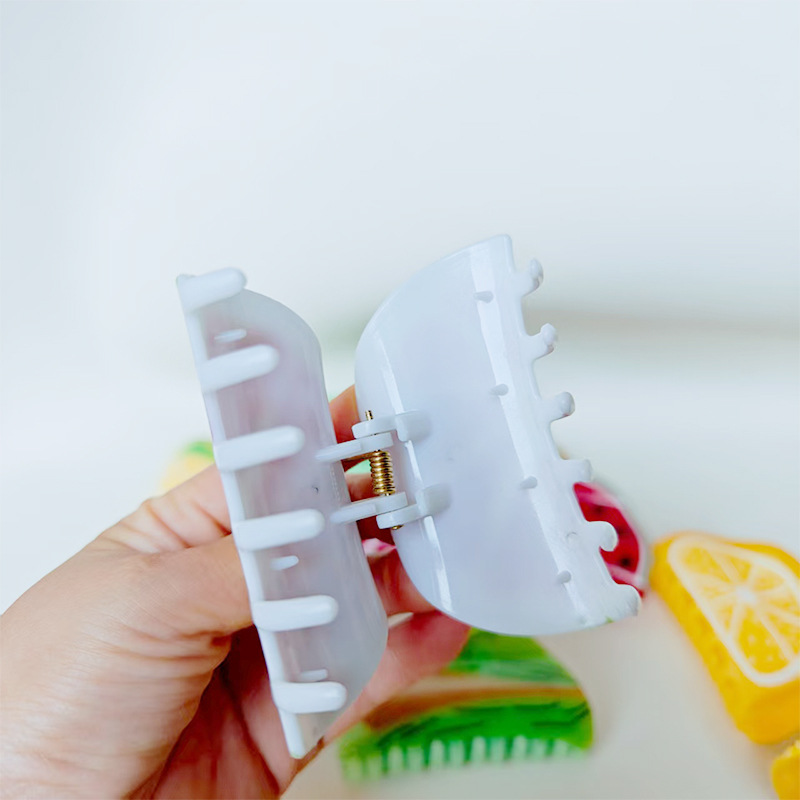 Fruit gripper 12/ pack 1200/ box Fruit gripper, color gripper, creative new style hair clip, back head clip, adult clip 2 yuan wholesale Application Scenario