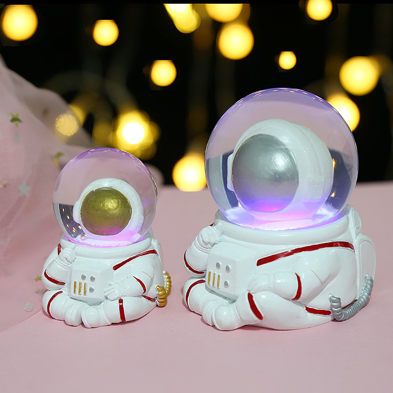 Astronaut Crystal Ball Astronaut Trinket Light Water Balloon Light Resin Craft Gift Student Birthday Gift full figure