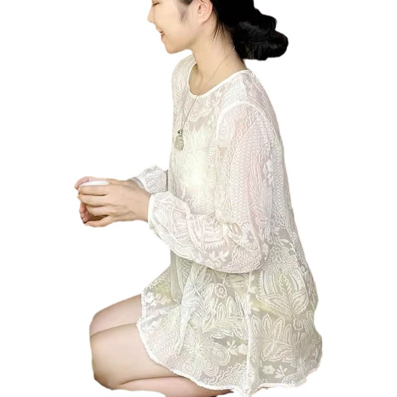 This spring and summer, a new spring and summer women's clothing set featuring a petite new Chinese-style white jacquard top and shorts is in vogue Item Picture