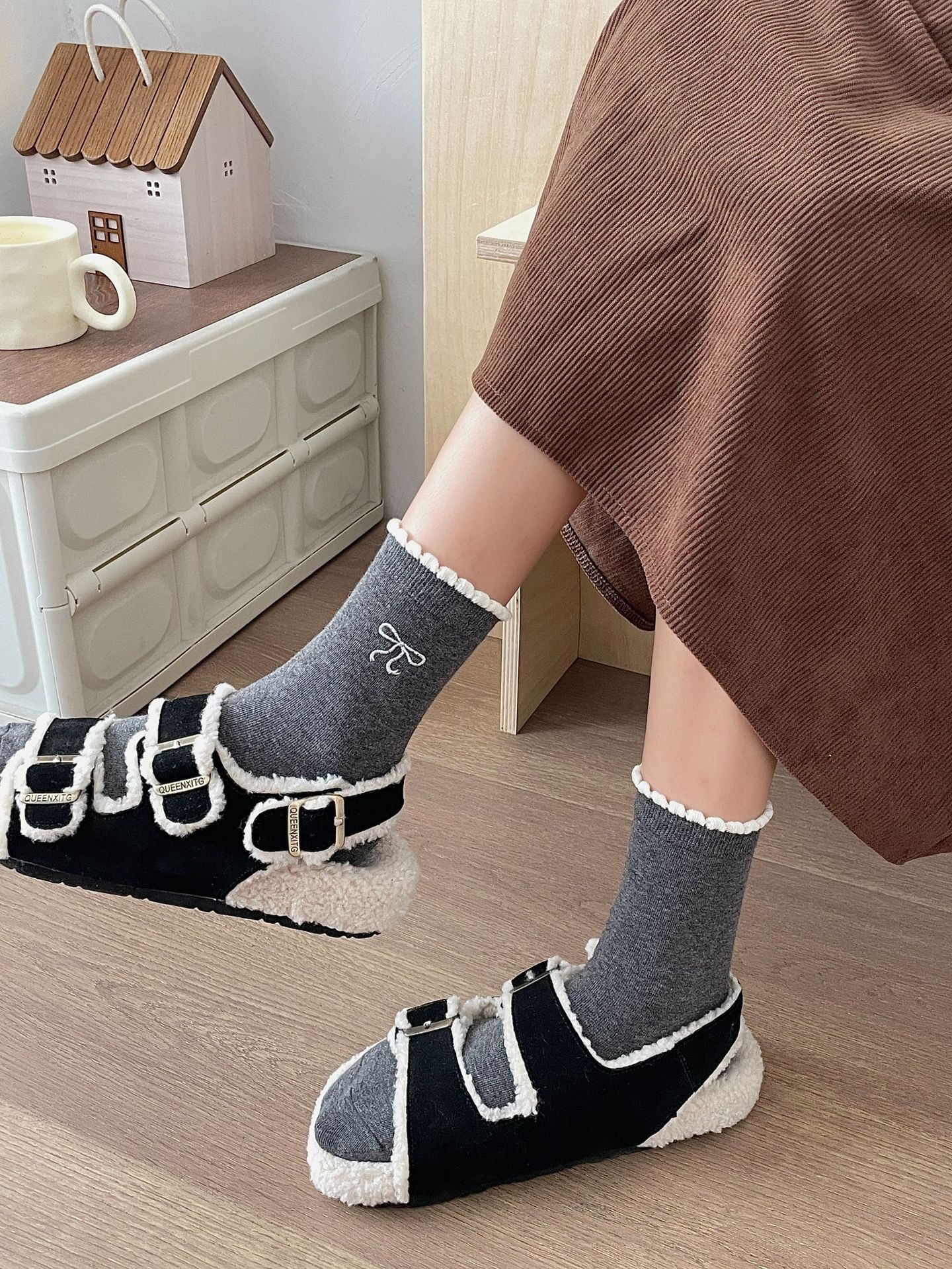 One-piece consignment of socks from the street stall: ballet-style lace embroidery bow socks, combed cotton Japanese-style miu style white mid-calf socks, grey pile socks pic 16