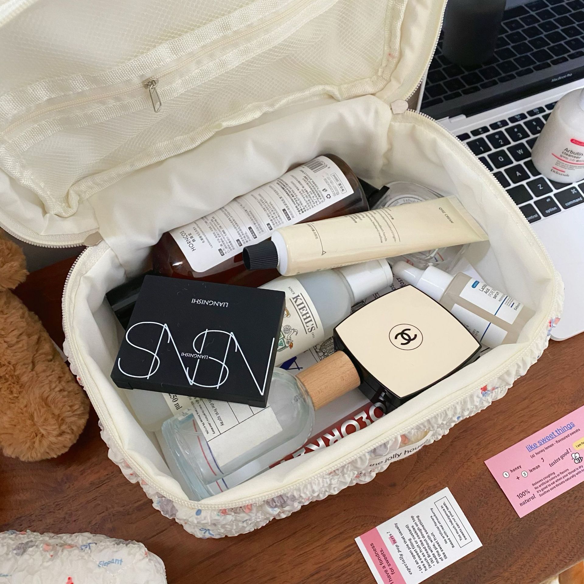 Cartoon Elephant Makeup Bag Female 2024 New Bubble Texture Large Capacity Student Cosmetics Storage Bag Handbag Application Scenario