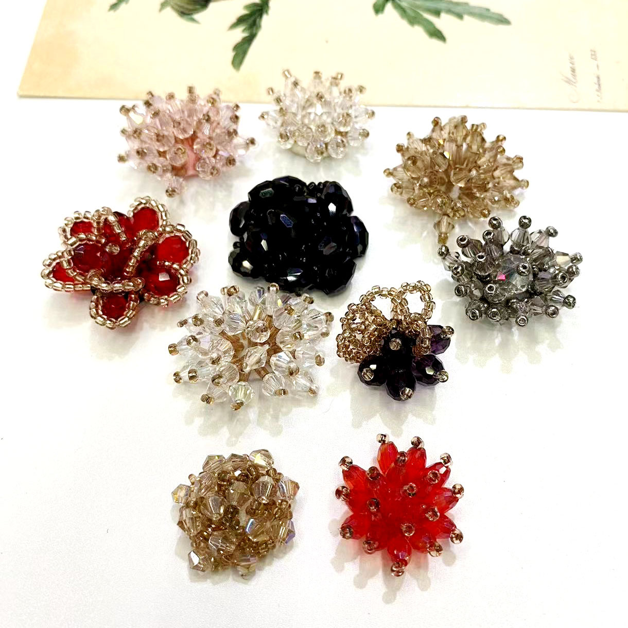 Crystal Little flower clothing, shoes, hats, headwear, earrings, brooches, accessories, accessories, materials, evening gowns, socks, accessories, batches Application Scenario