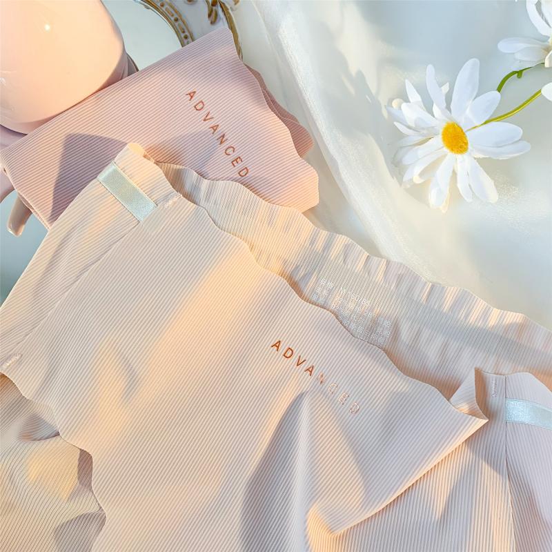 Hengjiamei Spray Peach Hip Summer Thin Seamless Women's Ice Silk Underwear Women's High Elastic Invisible Non-Feeling Briefs Application Scenario