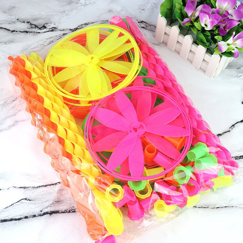 Hand-pushed flying fairy, rotating frisbee, rotating wind, plastic flying saucer, outdoor windmill, one-yuan children's toy details Picture